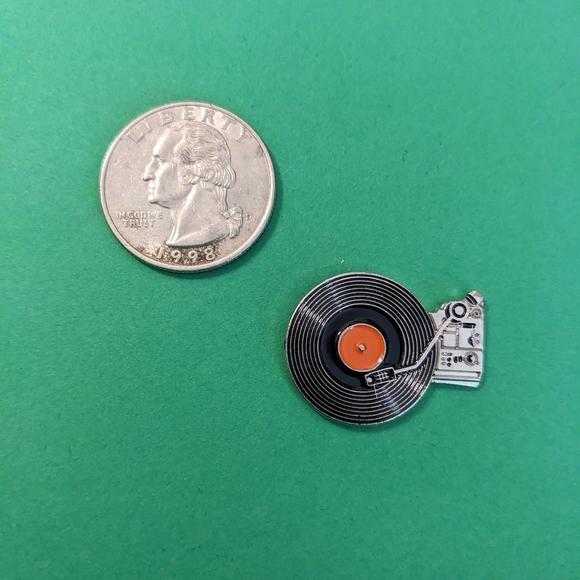 Record / Turntable Metal Pin ❤ - Picture 3 of 3